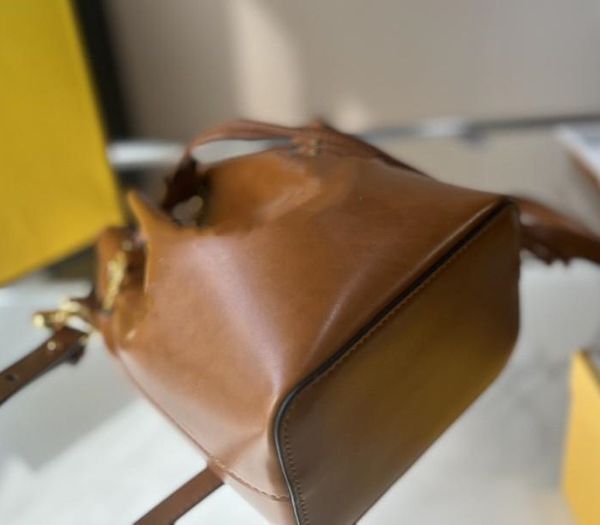 

bucket bag small exquisite large capacity classic high-end good hand feeling durable portable messenger gift box packaging leisure