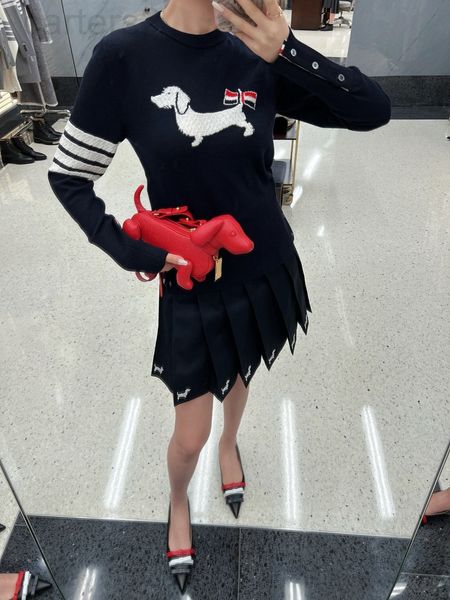 

skirts designer 22 spring and summer new embroidered sausage high waist pleated pleated mini skirt 3t7f, Black