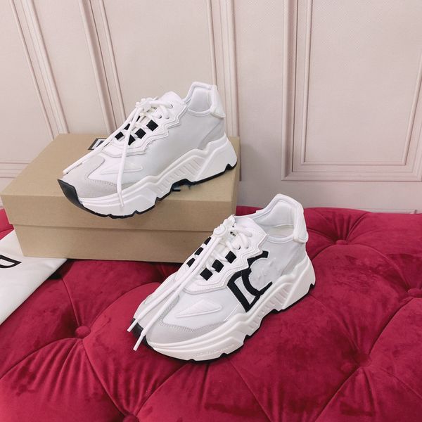 

2023 new fashion men shoe designer women leather lace up platform sneakers white black mens 0502