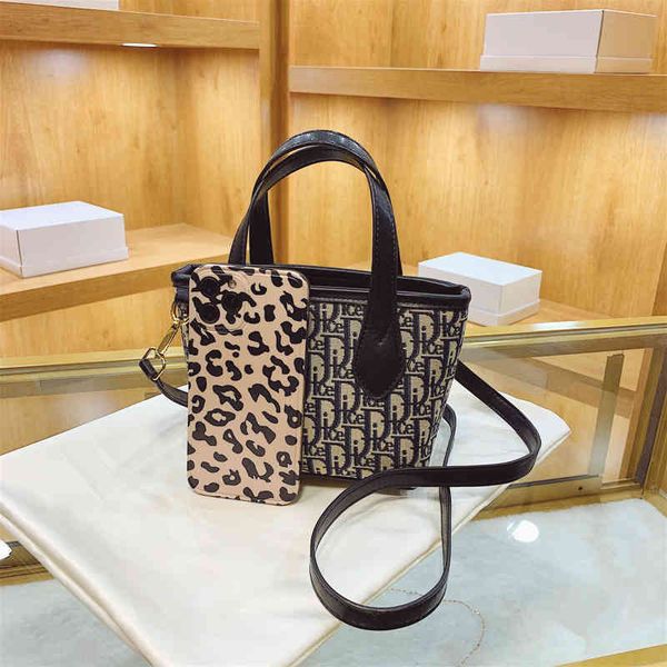 

2022 new designer handbags vegetable basket simple hand bucket messenger