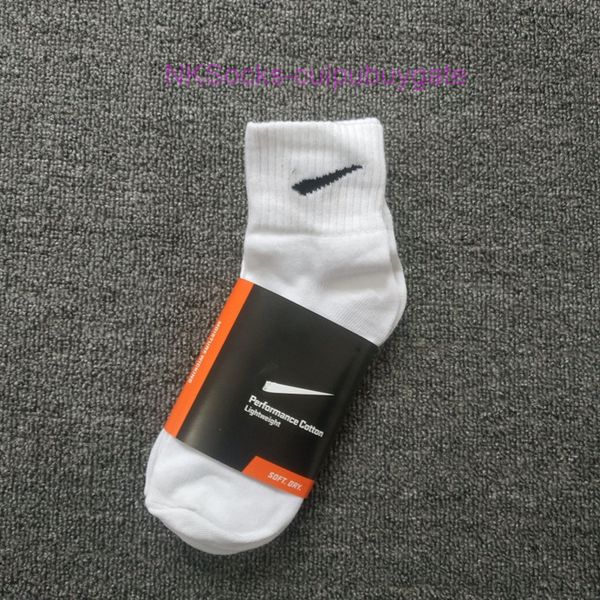 

classic fashion men's socks 3 pairs of 1 card hook brand designer versatile sports sock men women luxury wear medium short sportsocks 4, Black