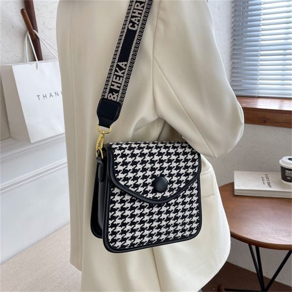 

red super fire single fashion versatile messenger armpit female foreign style texture small square 80% off purse sales