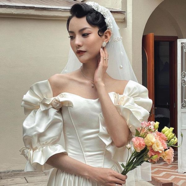 Veli da sposa VS323 Decorazioni di nozze per la sposa Velo orientale Spose Nastro di pizzo avorio Fiore Applique Dolce stile frescoBridal