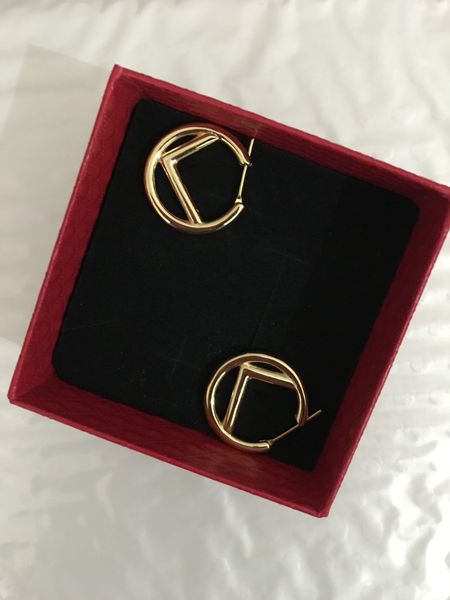 

2022 european and american letters stud fashionable temperament all-match earrings women fast delivery197c, Golden;silver