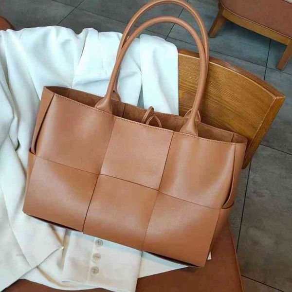 

qswj autumn and winter new song hye kyo same leather woven arco tote bag shopping single shoulder hand mother