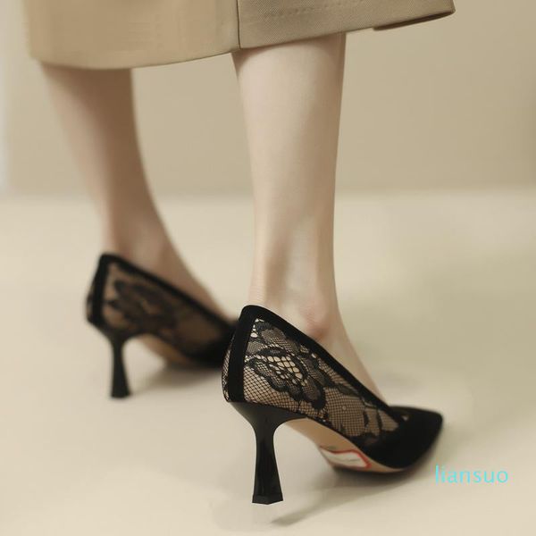 Отсуть обувь размер 41 евро Женщины на высоких каблуках тонкие каблуки детские замши кружевные черные выпускные насосы для элегантной женщины