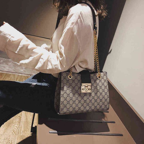 

factory outlet bag female 2022 new trendy korean version simple versatile lock fashionable and atmospheric one shoulder messenger bag 3s3q