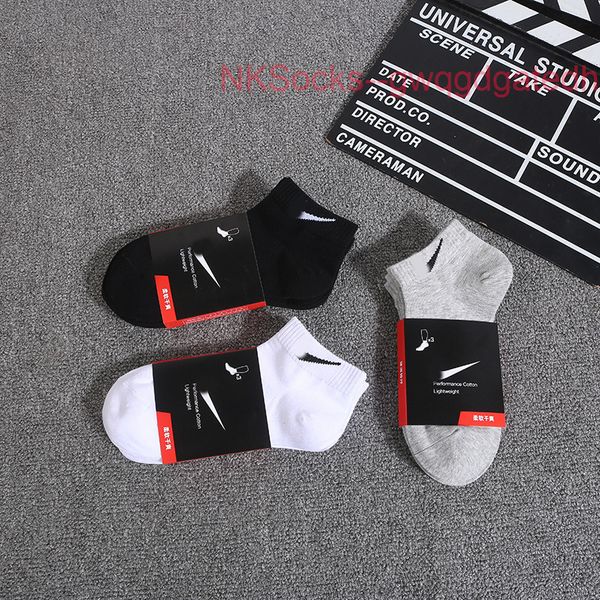 

fashion men's sports socks classic hook brand medium tube solid men women basketball sweat absorbing breathable short boat sock luxury, Black