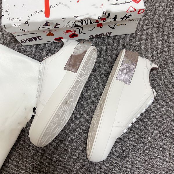 

2022 new spring and summer mens or womens bullet shoes distinguished fashion trend ultra-thick sole shape all black r sneakers 0407