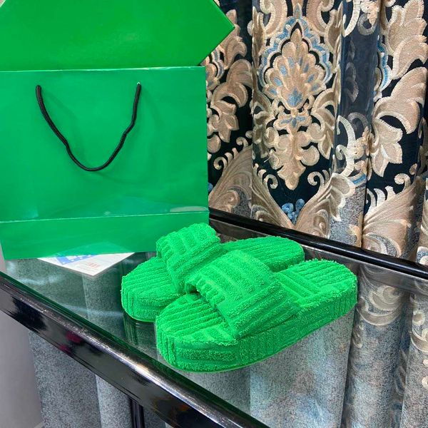 

2021 women sponges rubber sole slippers fashionthick bottom grass green resort sponge sandals designer ladies towel cloth slides box size, Black