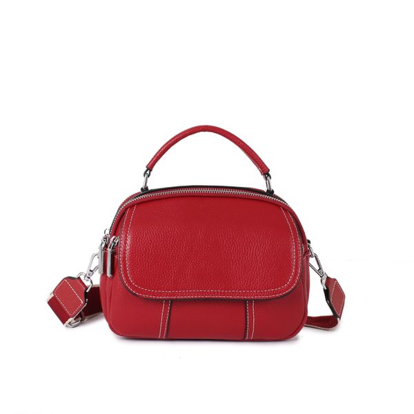 

famous designers design cosmetic bags fashionable and casual handbag
