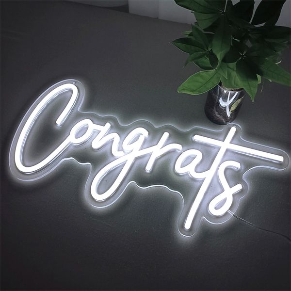 Congratulazioni Insegna a LED personalizzata Decorazioni per feste di laurea Insegne di sfondo per college per la luce al neon del bar in camera 220615