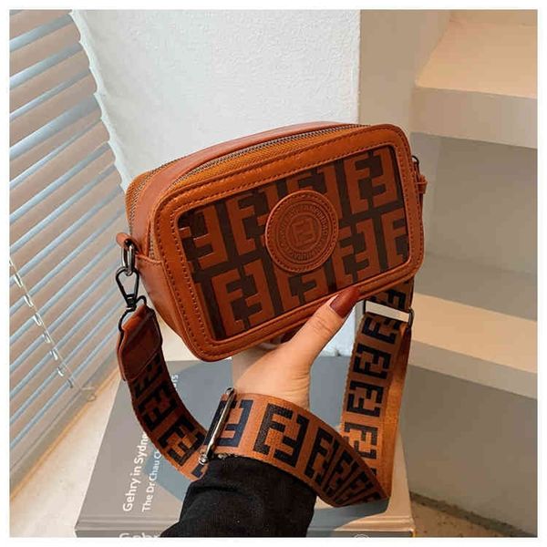 

fashion camera in fashion personalized wide shoulder strap single shoulder bag simple small square bag