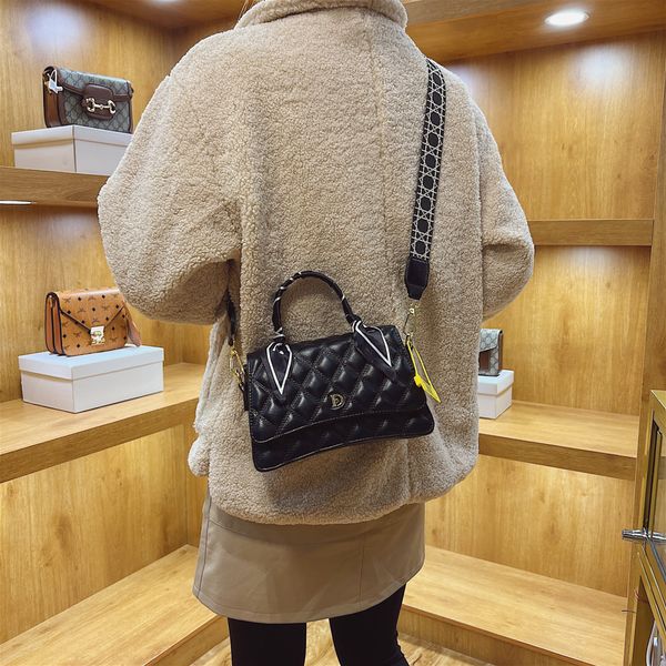 

evening bags,2rhomb chain bag for 2022 new korean fashion retro embossed small square ladies handbag