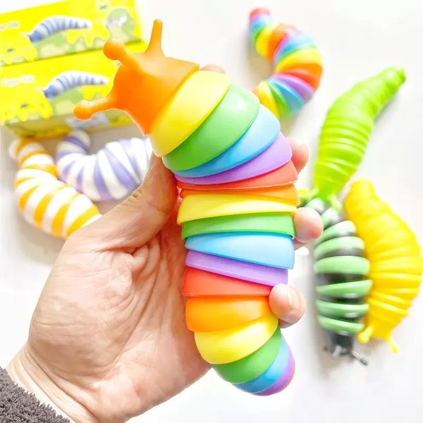 Novità Lumache Fidget Lumache Plastica Arcobaleno Bug giocattoli Decompressione Sfiato Giocattolo Educativo per bambini Nuova vista Colorato con confezione W2