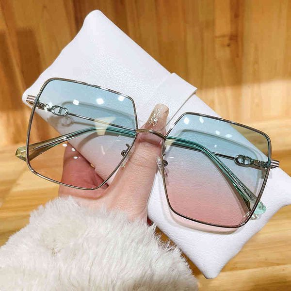 

gg designer cycle luxurious fashion cc sunglasses womans mens new nets red shake sound money polarizer female cool senior sense ins street, White;black