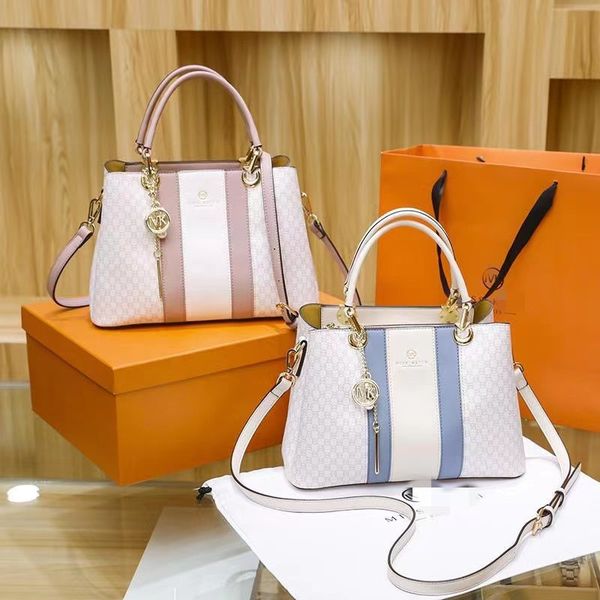 

2022 new large-capacity temperament shoulder bag diagonal cross high-end portable
