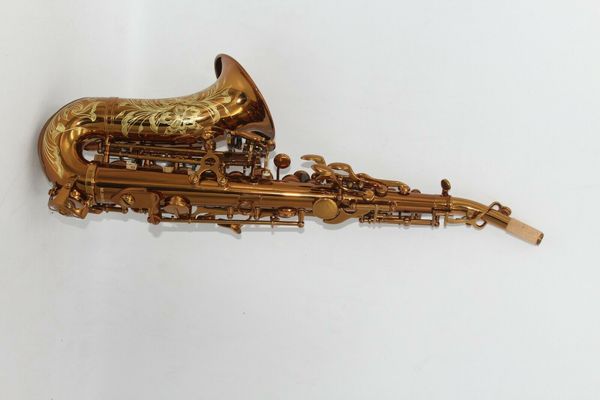 Bonbonbraunes, dunkel lackiertes gebogenes Sopransaxophon im Sonderangebot