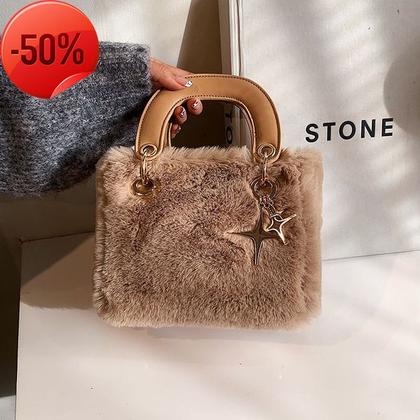 

the factory directly plush 2022 new women's winter fashion single shoulder msenger bag french hand-held princs diana bag