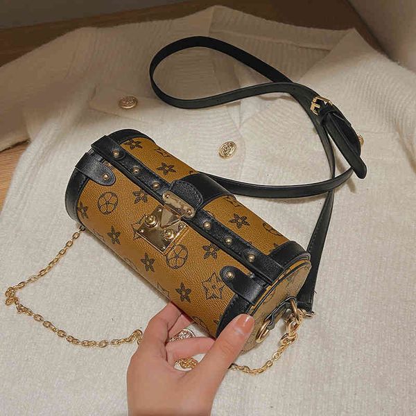 

2022 factory wholesale new new lock old flower cylinder single shoulder oblique span women's portable chain boston pillow rivet bag