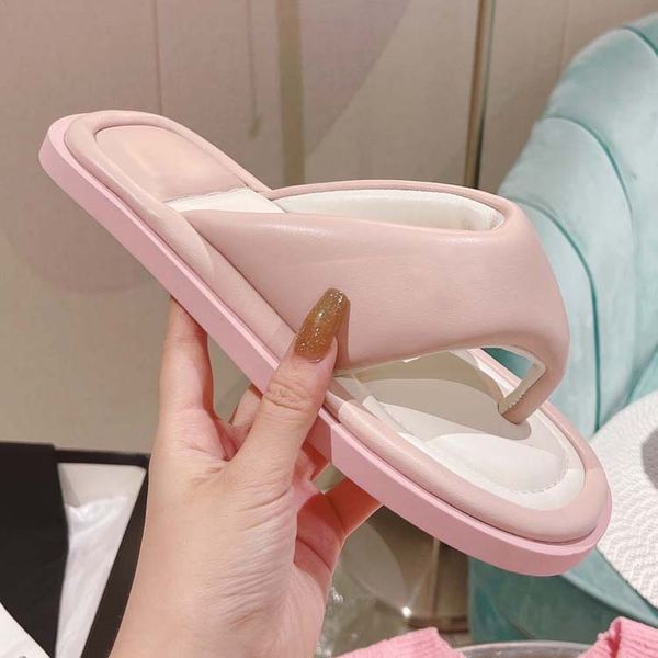 

2022 fashion small fragrance sandals slippers leather thick-soled bread clip-toe flip-flops for women's summer outdoor wear 03, Black
