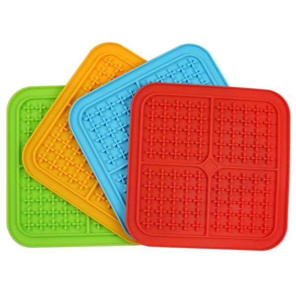 Pet Feeding Lick Mat Fun Alternative to Slower Feeder Dog Bowl Silicone calming bloc para alívio da ansiedade Mats de tratamento de QI SN6588