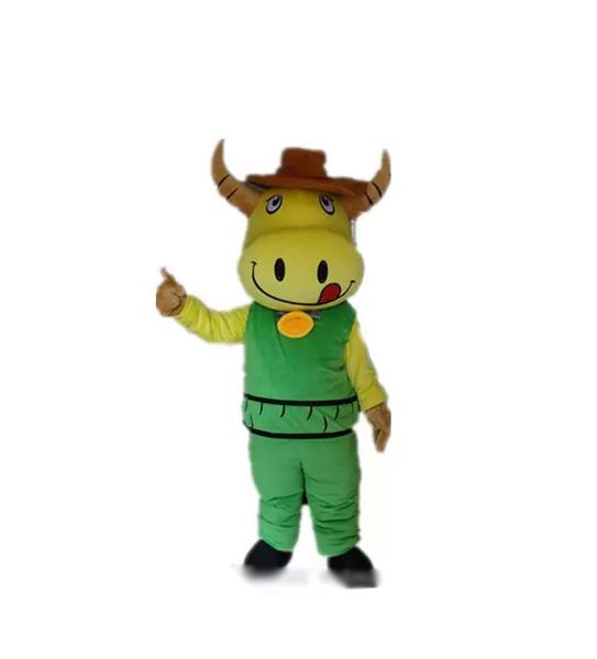 Factory Outlets ha in vendita un costume da mascotte di bestiame giallo che indossa un abito verde con una piccola campana