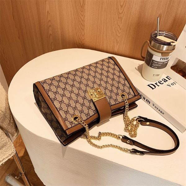 

factory promotion hong kong genuine letter printing one shoulder chain tote women's autumn and winter messenger bag 2022 new style