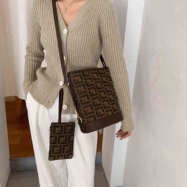 

european and american design fashion bags print hand quality embroidery bucket simple style versatile mother and son