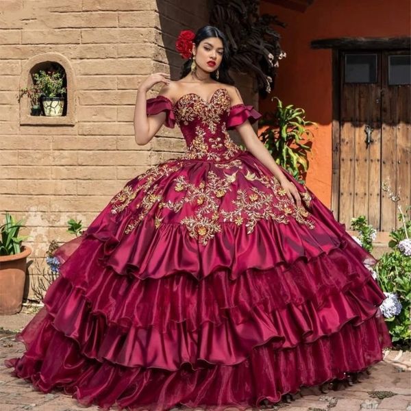 Abiti di quinceanera rosso scuro con ricamo giacca perlinea dolce 16 abiti da ballo delle ragazze messicane arti