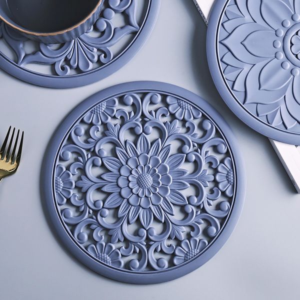 3 pçs / set 20cm Rodada 3D Embroider Silicone Placemat Talheres Resistente a óleo Isolamento Térmico TableMat Coaster Coaster Utensílios W220406