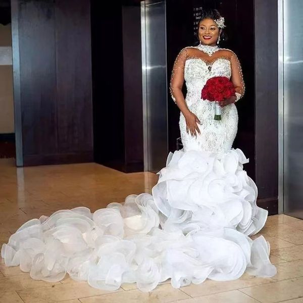 Luxury African Cascading Ruffles Abito da sposa Lungo treno Cristalli Perline Collo alto Sirena Abiti da sposa Manica lunga Aso Ebi Abiti da sposa Custom Made