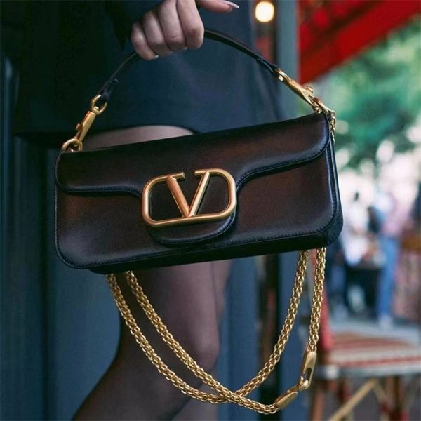 

[new arrivals]women's loc calfskin handbag, portable diagonal cross bag, v-shaped chain bag, the same as the star