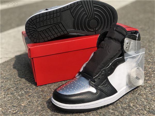 

2022 1 high og wmns toe basketball shoes men women metallic silver white black trainers sneakers zapatos sports with original box