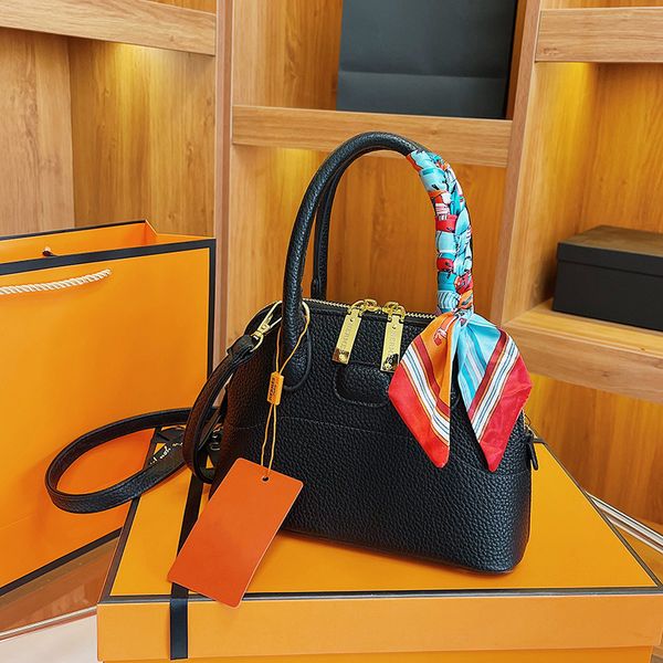 

2022 new leather handbag fashion shell bag mini bag with lock large