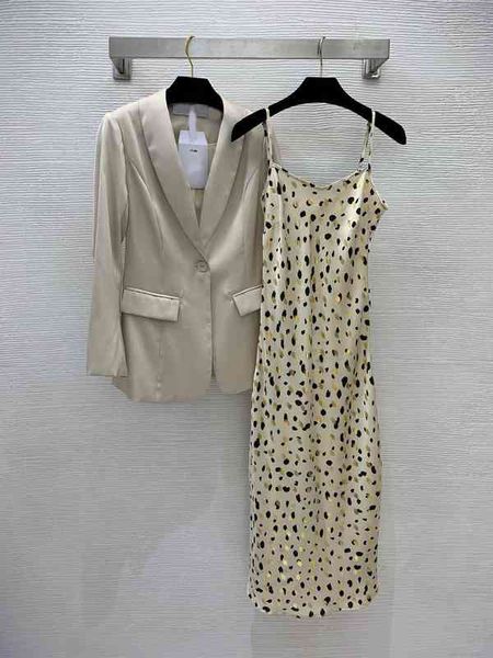 

women's knits & tees early spring style celebrity scenery acetic acid fabric lapel suit coat with v-neck suspender dress set, White