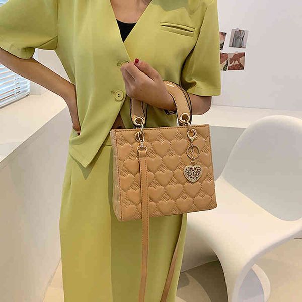 

classic women's bag heart-shaped lady handbag purse design crossbody bags for women 2022 totes fashion shoulder bag wholesale