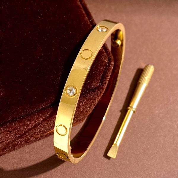 Un classico design di alta qualità Bracciale rigido in acciaio inossidabile con fibbia in oro, gioielli di moda, braccialetti per uomini e donne, rosa, buon lusso, regali eleganti, ragazzo