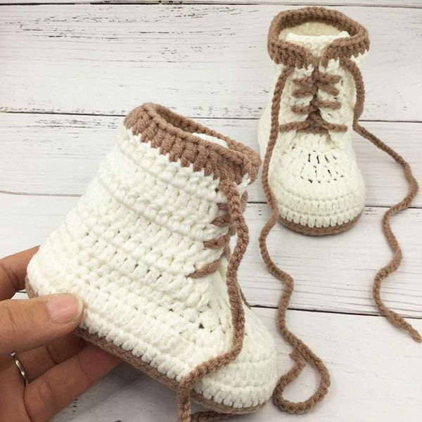 Stiefel handgefertigt für Baby Kleinkinder. Jungen und Babys. Handgeschnittene Handgefertigte Wollhäkelgestricke Schuhe Sandalen Garten SBOOTS