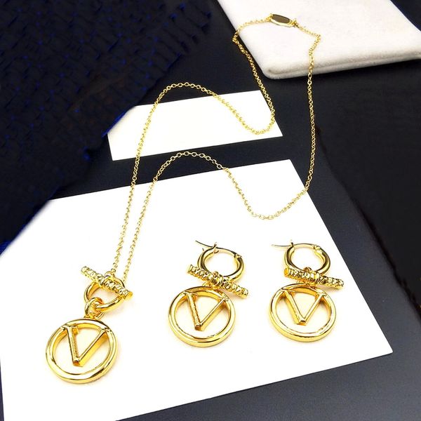 

europe america designer fashion style necklace earrings lady women gold-colour hardware engraved v initials pendant jewelry sets m00598 m006, Silver