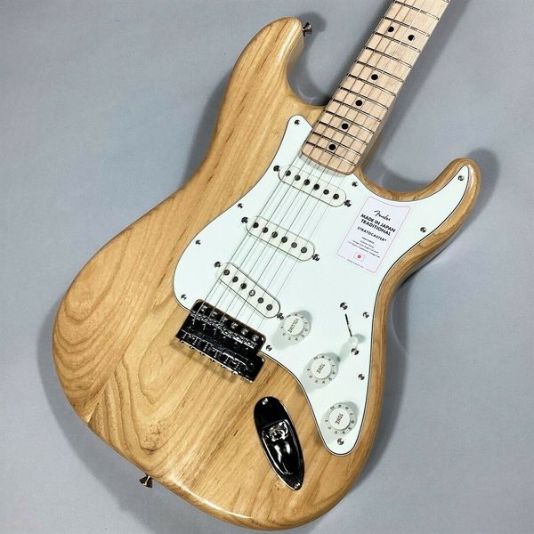 

traditional 70s st electric guitar same of the pictures