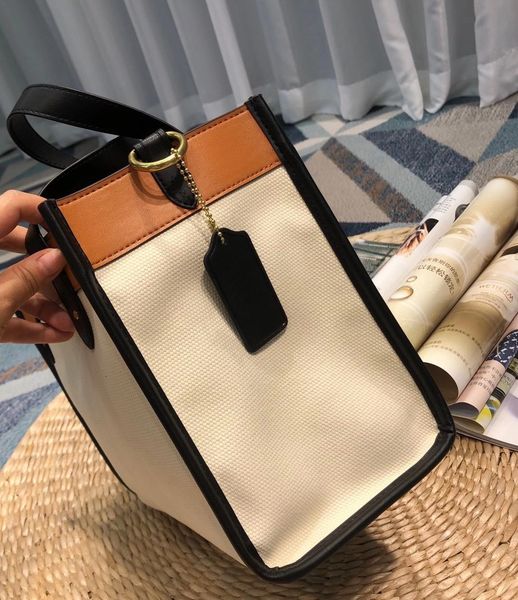 

2022 new fashion diagonal shoulder bag joker banquet black classic white