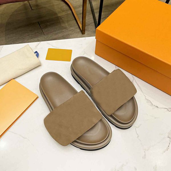 

2022 designer slippers pool pillow comfort sandals smooth calfskin slipper women mens flat letter mules shoes fashionable easy-to-wear rubbe, Black