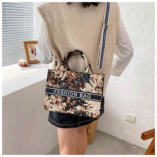 

2022 factory wholesale new women star the same fashion atmosphere embroidery travel tote bag hand shopping bag