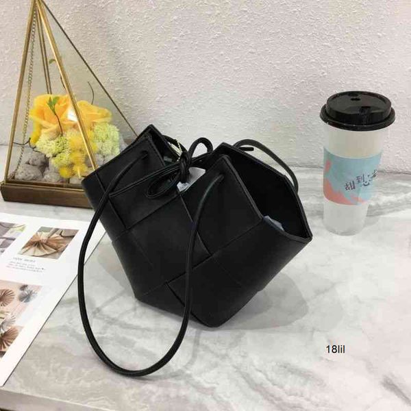 

outdoor sports designer venetas bottegas bagsbig womens summer fashion woven single shoulder