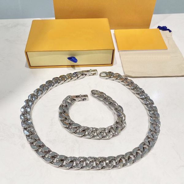 

Europe America Men Silver-colour Metal Engraved V Initials Flower Chain Links Necklace Bracelet Jewelry Sets M69989 M69987