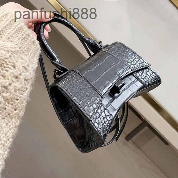 

lady classic handbag hobos fashion messenger bags girls crossbody bag size 23*14cm designer purses with long strap
