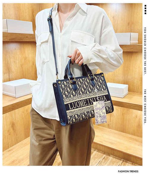 

2022 new designer handbags tote old flower single trend embroidered hand messenger