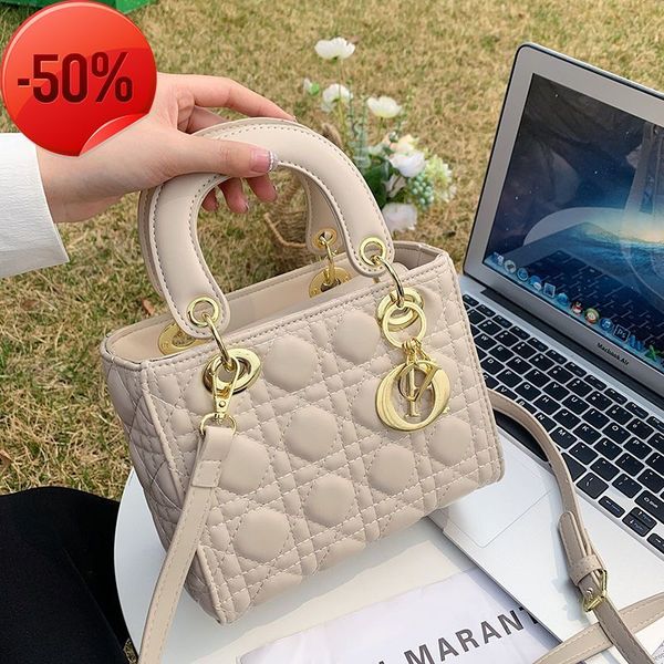 

designer bags 2022 summer new diana classic high appearance temperament versatile hand exquisite lingge chain msenger tote purses ladies han