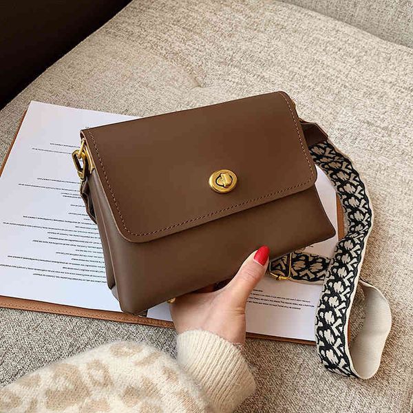 

2022 factory wholesale new korean autumn and winter new messenger , minority women's , large capacity flip, single shoulder small squar